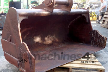 16-39 ton (90mm or 80mm pin) 1950mm Excavator Mud Batter Bucket