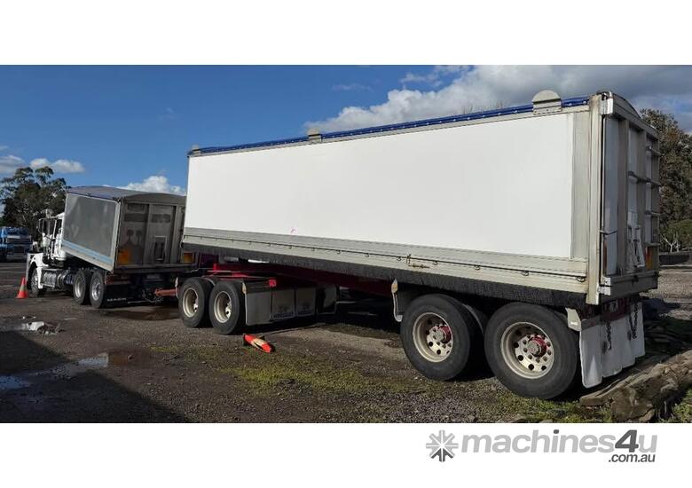 2016 Mack Trident MP8 + 2012 Hercules Quad Dog Tipper.