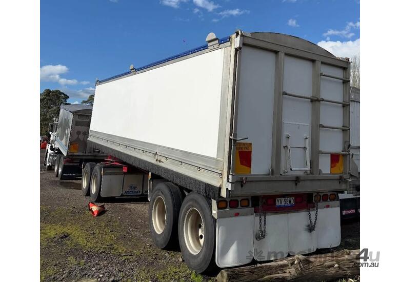 2016 Mack Trident MP8 + 2012 Hercules Quad Dog Tipper.