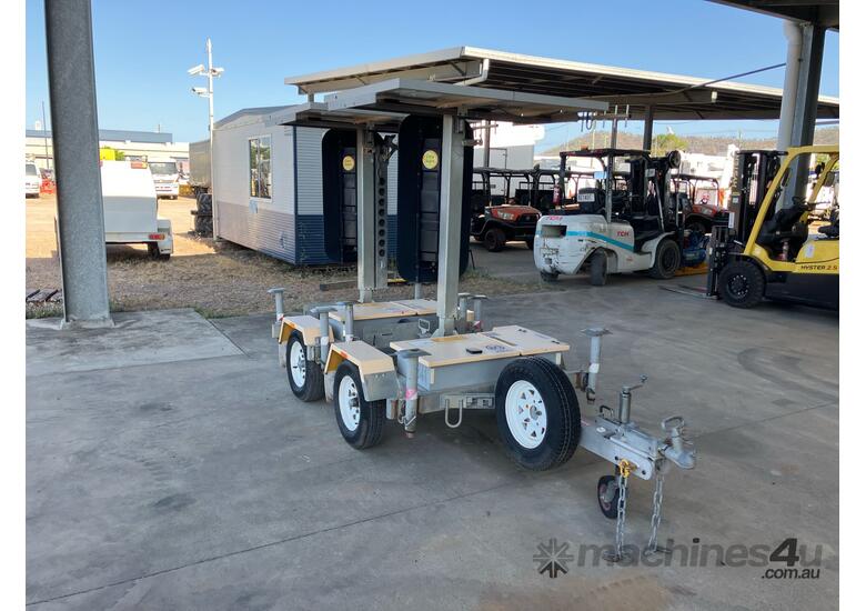 2017 Data Signs Single Axle Traffic Light Trailer Combination