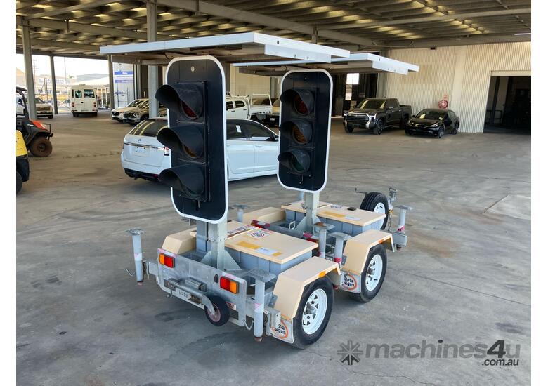 2017 Data Signs Single Axle Traffic Light Trailer Combination