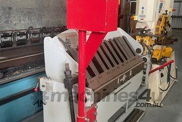 Metalmaster 1250mm x 2mm Manual Panbrake   Metalmaster 1250mm x 2mm Manual Panbrake
