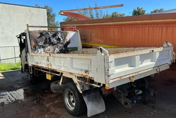 Isuzu   NPR Tipper