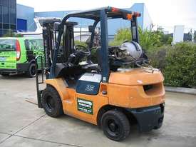 **RENT NOW**  TOYOTA 2.5t LPG with Container mast - Hire - picture0' - Click to enlarge