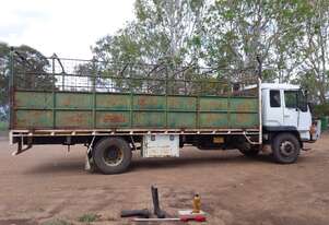 Mitsubishi   Cattle truck