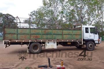 Mitsubishi   Cattle truck