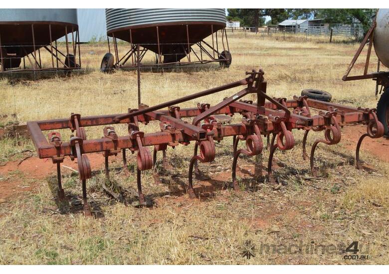 Massey Ferguson 128 Scarifier