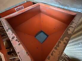 Agware Triple Fertilizer Spreader **Located Werribee South** - picture1' - Click to enlarge