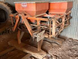 Agware Triple Fertilizer Spreader **Located Werribee South** - picture2' - Click to enlarge
