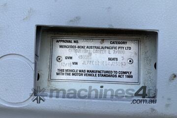 2015 Mitsubishi Canter 7/800 Tray