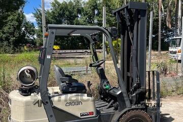 CROWN 2500 kg 6010mm Triple stage Mast Lift Forklift