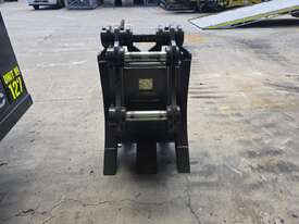 2025 Roo Attachments 13T Static Grab to Fit Excavator *Unused* - picture0' - Click to enlarge