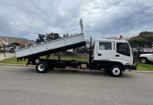 Truck Tipper Isuzu 500 Dual Cab 220HP 5 tonne pay load 2006 142000km 1CGE876 SN1830
