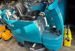 TENNANT B10 RIDE ON BATTERY BURNISHER 200 hours
