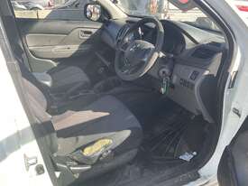 2016 Mitsubishi Triton GLX Petrol - picture2' - Click to enlarge