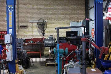 RADUM TWO-POST VEHICLE HOIST