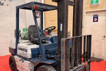 1996 KOMATSU FG25T 2.5T LPG FORKLIFT / SIDE SHIFT / SOLID TYRES / LOW HOURS