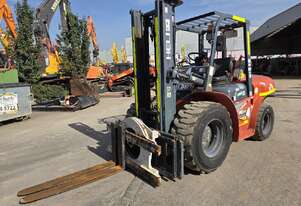 2022 HELI 3T ALL TERRAIN DIESEL FORKLIFT (FL131) WITH FORK ROTATOR, CIVIL SPEC AND 1230 HOURS