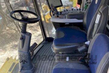 New Holland (8745) 2018 CR9.90