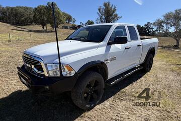 Dodge 2021   RAM 1500 EXPRESS