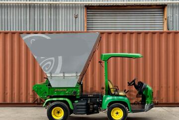 John Deere PROGATOR 2030A with Top Dresser