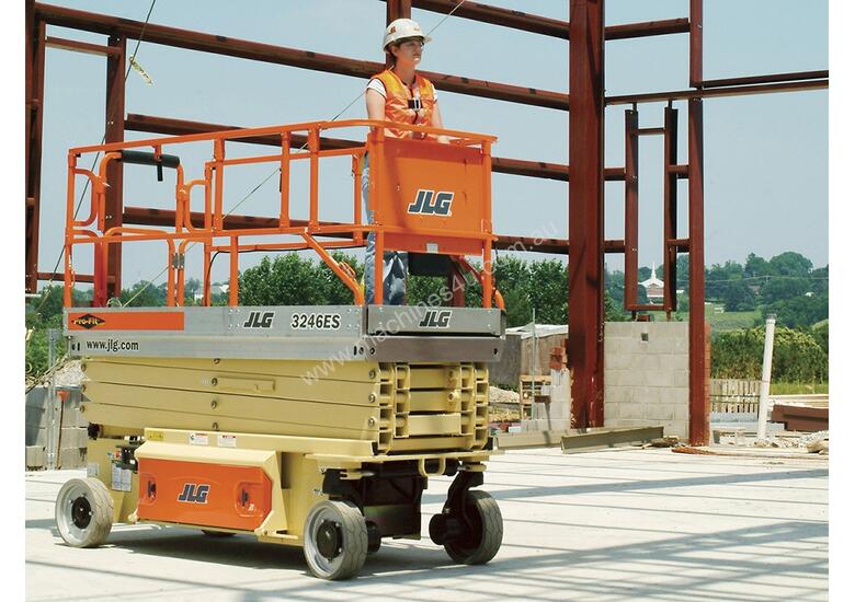 caption JLG 3246 ES