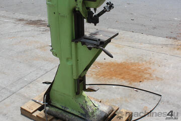 Vickers Armstrongs Pyramid Hardness Tester