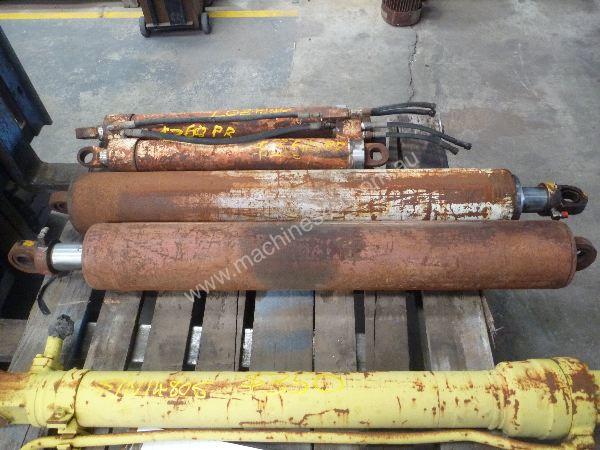 caption 1 X PAIR OF TELESCOPIC RAMS/ 4METRES STROKE