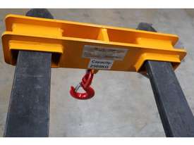 NEW 2500kg forklift slip-on lifting hook attachment FREE DELIVERY - picture2' - Click to enlarge