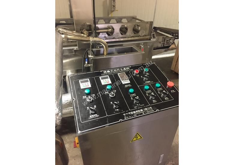 caption Continuous Deep Fryer (Curtain Fryer) For Industrial Manufacturing