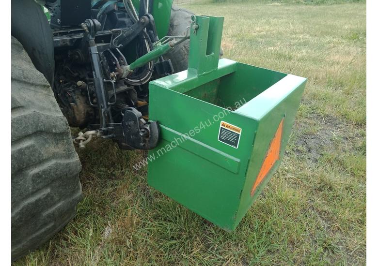 caption John Deere 4720 Tractor 59HP 4x4 - FEL 4-in-1 bucket, Flail Mower