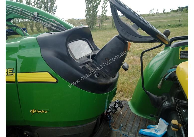 caption John Deere 4720 Tractor 59HP 4x4 - FEL 4-in-1 bucket, Flail Mower