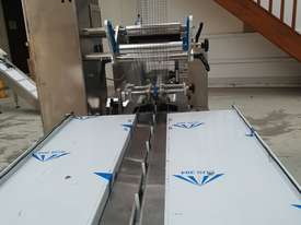Packaging machine/pillow-flow pack  - picture0' - Click to enlarge