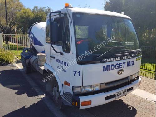 2003 6 speed Manual Nissan Concrete Truck UD MK 240