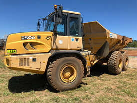 John Deere 250D Articulated Off Highway Truck - picture0' - Click to enlarge