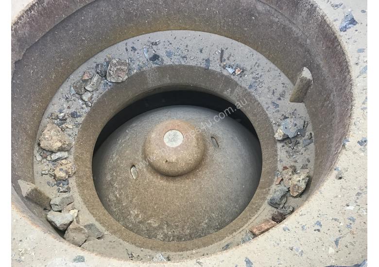 caption Striker cr400 Cone crusher