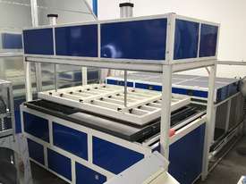 Vacuum Forming Machine - picture0' - Click to enlarge