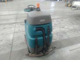 Tennant Floor Scrubber T7 - picture2' - Click to enlarge