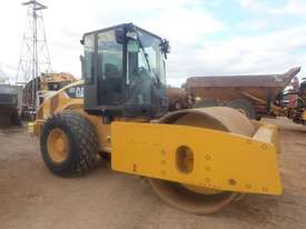 2011 Caterpillar CS74 Smooth Drum Roller - picture0' - Click to enlarge