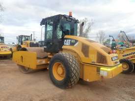 2011 Caterpillar CS74 Smooth Drum Roller - picture2' - Click to enlarge