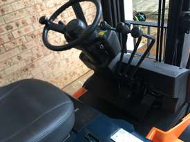 FORKLIFT-TOYOTA 1.8ton 3wheeler 4.5m Excellent Battery Side Shift Reliable - picture1' - Click to enlarge