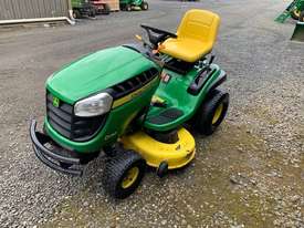 John Deere D130 Ride on Lawn Mower - picture1' - Click to enlarge
