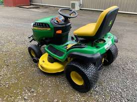 John Deere D130 Ride on Lawn Mower - picture2' - Click to enlarge