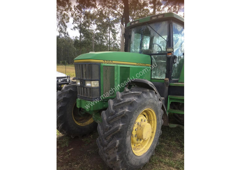 caption John Deere 7700 FWA/4WD Tractor