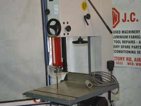 Heavy Duty Bandsaw for timber - picture2' - Click to enlarge