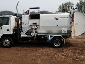 Isuzu NPR400 Waste disposal Truck - picture2' - Click to enlarge