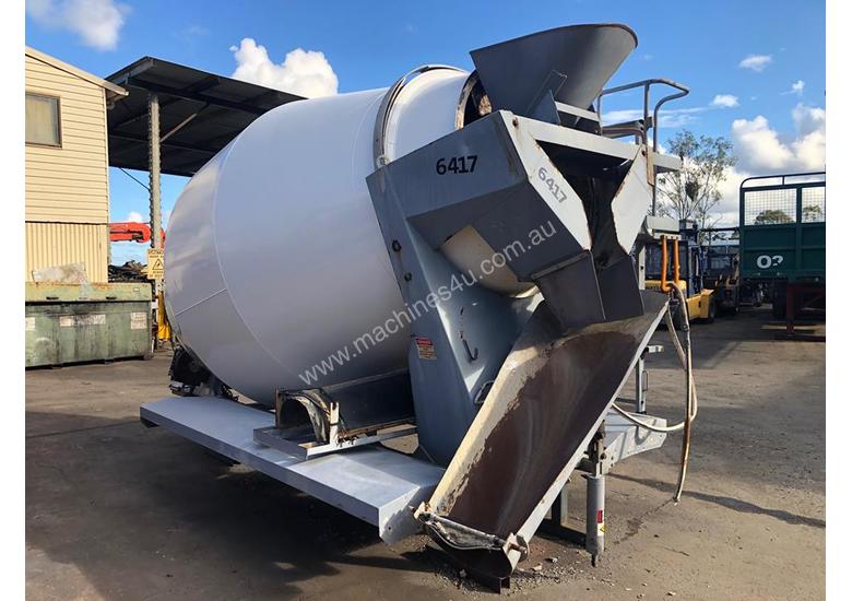 Used 2011 cement mixer Concrete Agitator 6 0 cubic meter Concrete