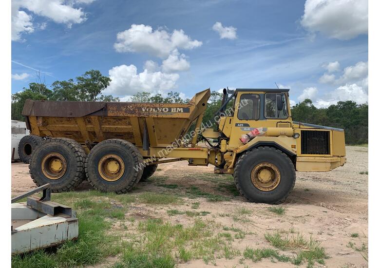caption 1994 VOLVO A25 Articulated Dump Truck