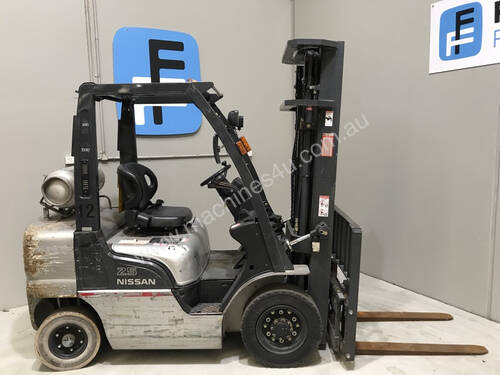 Nissan PL02A25 LPG / Petrol Counterbalance Forklift