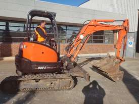 KUBOTA U35-3S 3.6T EXCAVATOR WITH HITCH AND BUCKETS - picture2' - Click to enlarge